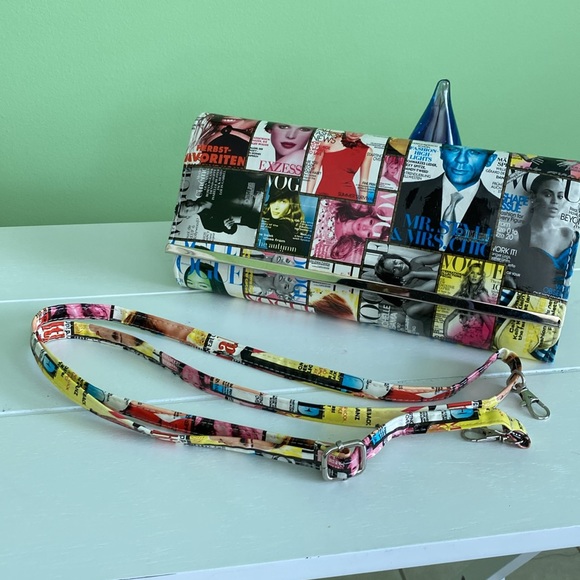 Magazine Print Purse - Picture 6 of 6